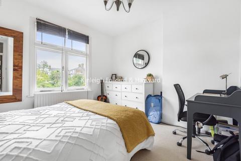 2 bedroom flat to rent, Hendham Road Tooting SW17