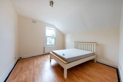 2 bedroom flat to rent, Brighton Road, Surbiton, KT6