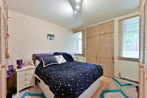 1 bedroom flat for sale, Arnewood Close, Roehampton, London, SW15