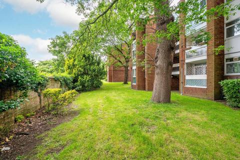 1 bedroom flat for sale, Arnewood Close, Roehampton, London, SW15