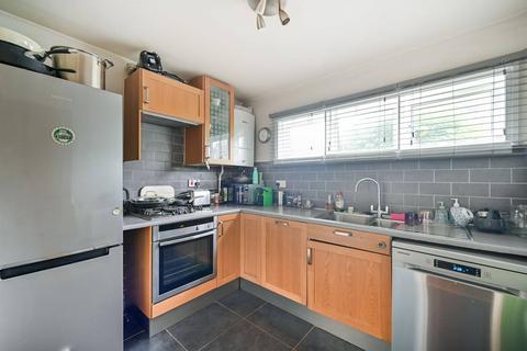 1 bedroom flat for sale, Ivybridge Close, Twickenham, TW1