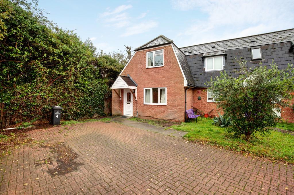 Estuary Close, Colchester CO4 2 bed end of terrace house - £1,250 pcm ...
