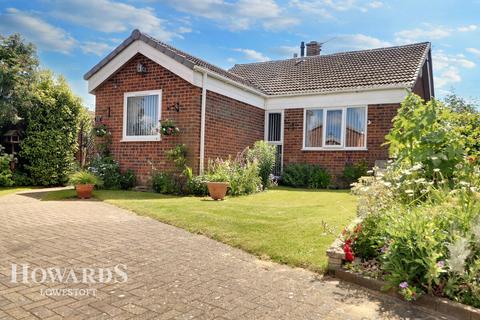 31 Cranleigh Road, Lowestoft, NR33 7EX