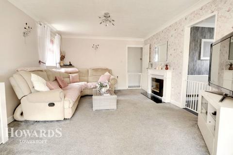 31 Cranleigh Road, Lowestoft, NR33 7EX