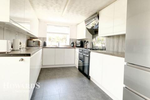 31 Cranleigh Road, Lowestoft, NR33 7EX
