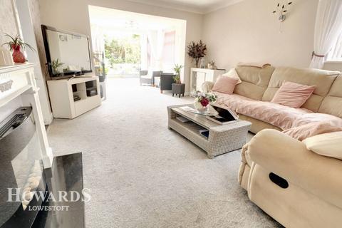 31 Cranleigh Road, Lowestoft, NR33 7EX