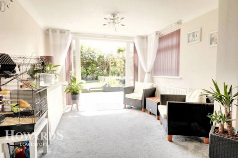 31 Cranleigh Road, Lowestoft, NR33 7EX