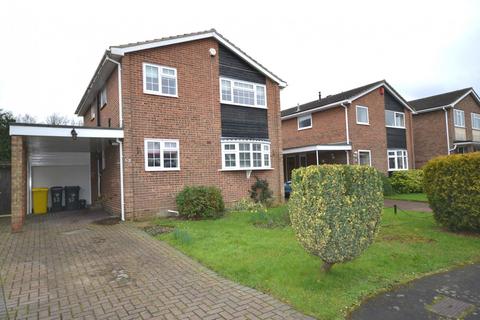 4 bedroom detached house to rent, Woodview Road, CM6