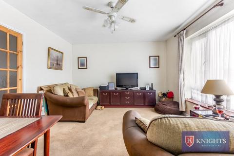 2 bedroom flat for sale, Empire House, Great Cambridge Road, London, N18
