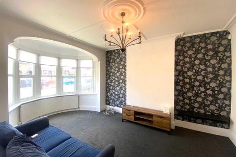 3 bedroom end of terrace house to rent, Leigh on Sea SS9