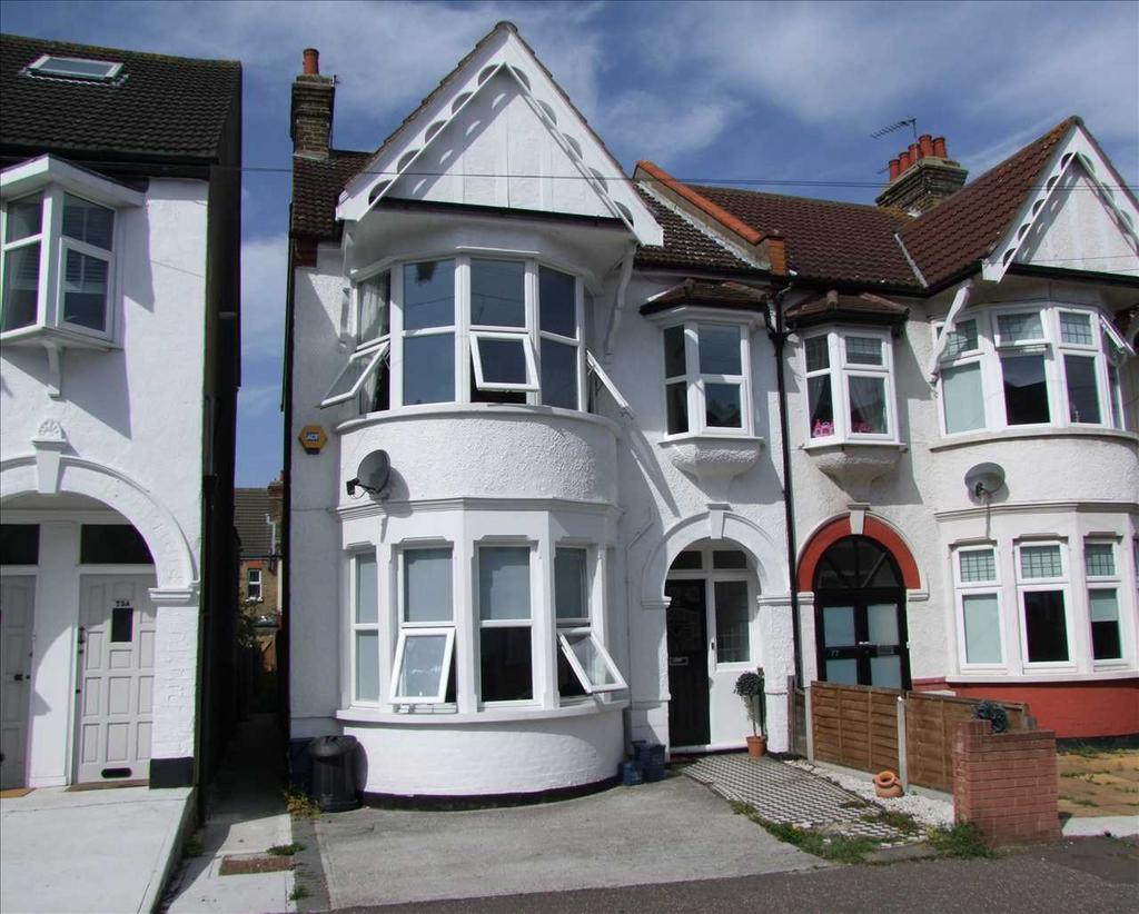 Leigh on Sea SS9 3 bed end of terrace house to rent £1,950 pcm (£450 pw)
