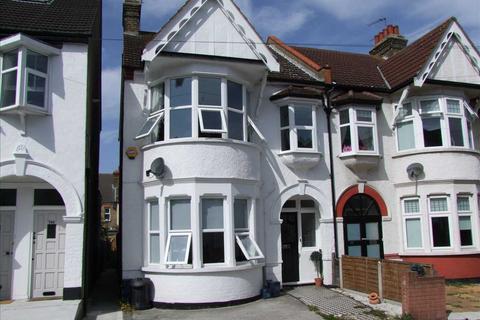 3 bedroom end of terrace house to rent, Leigh on Sea SS9