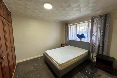 95 Beeston Way, Feltham, TW14 0EU