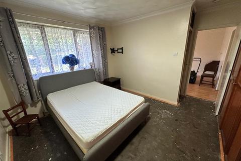 95 Beeston Way, Feltham, TW14 0EU