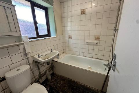 95 Beeston Way, Feltham, TW14 0EU