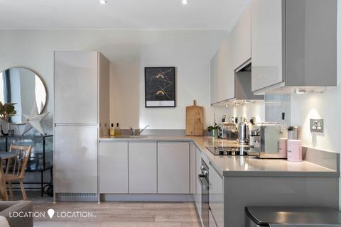 2 bedroom apartment for sale, Tryon Crescent, London, E9
