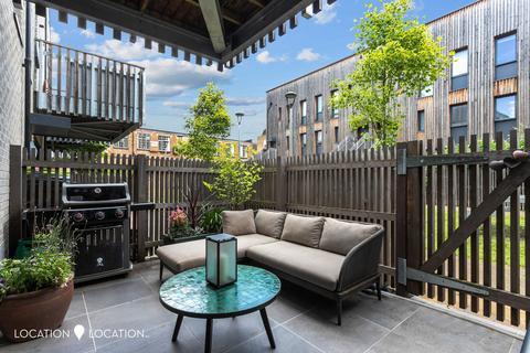 31 Tryon Crescent, London, E9 7RY
