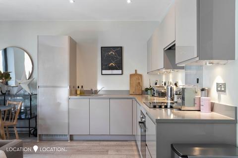 31 Tryon Crescent, London, E9 7RY