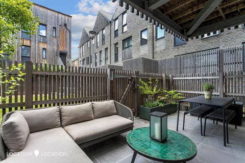31 Tryon Crescent, London, E9 7RY