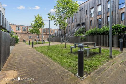 31 Tryon Crescent, London, E9 7RY