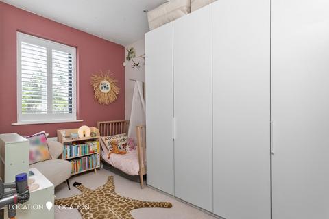31 Tryon Crescent, London, E9 7RY