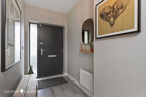 31 Tryon Crescent, London, E9 7RY