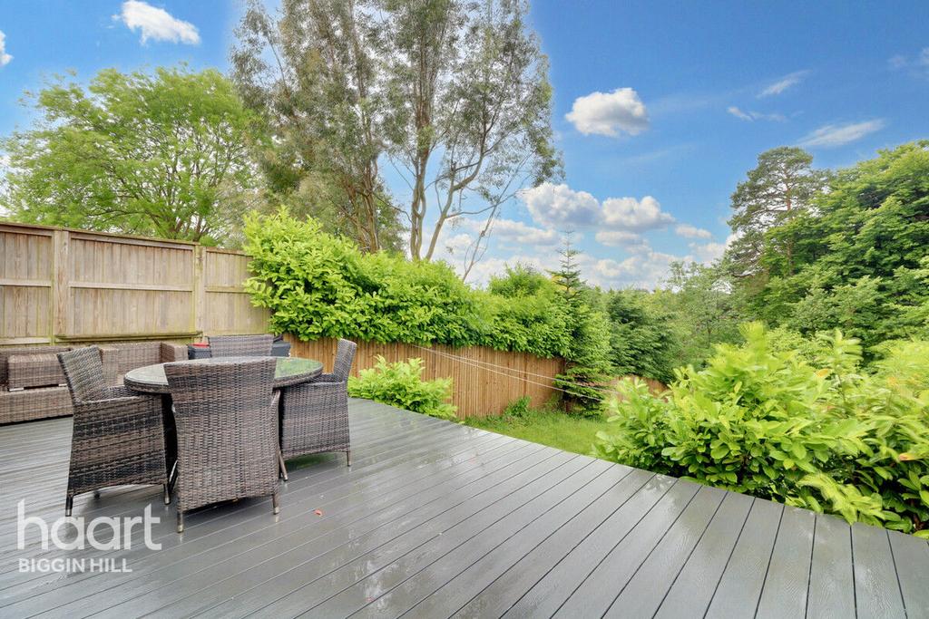 Sutherland Avenue, Biggin Hill 4 bed semidetached house £575,000