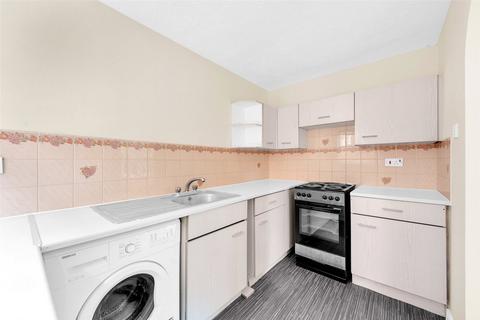 2 bedroom apartment for sale, Bramber Court, Bow Arrow Lane, Dartford, DA2