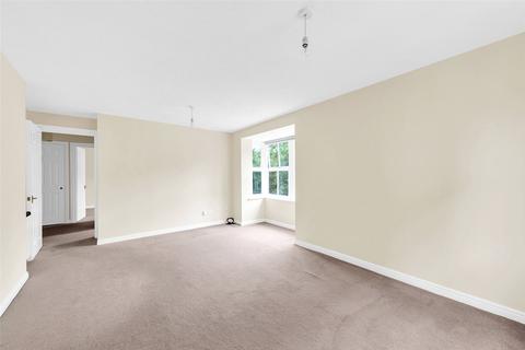 2 bedroom apartment for sale, Bramber Court, Bow Arrow Lane, Dartford, DA2