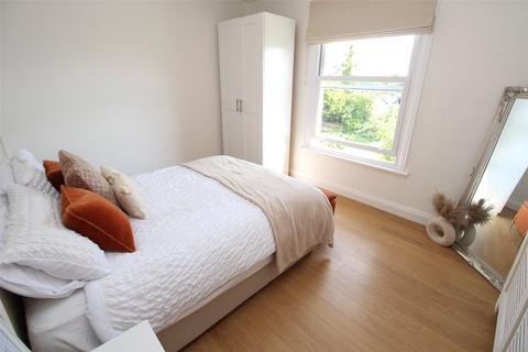 2 bedroom apartment for sale, King Edward Road, Hertfordshire EN5