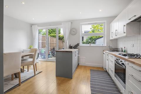 4 bedroom end of terrace house to rent, Park Road, London N11