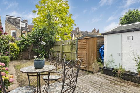 4 bedroom end of terrace house to rent, Park Road, London N11