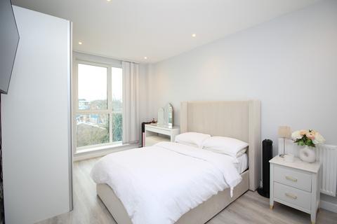 2 bedroom apartment to rent, Radford Way, CM12