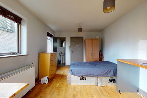 Studio to rent, St. Cuthberts Road, London NW2