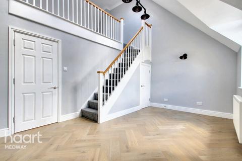 Flat 16, The Chimes Bishops Walk, Rochester, ME1 1AF