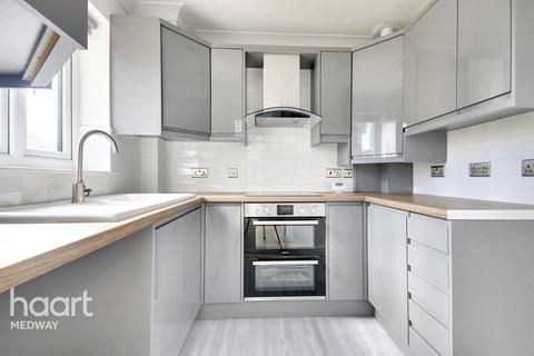 Flat 16, The Chimes Bishops Walk, Rochester, ME1 1AF