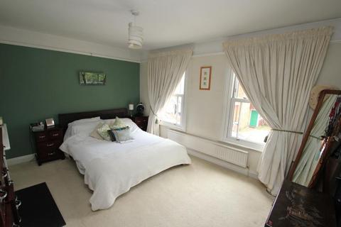 undefined, York Road, Byfleet KT14