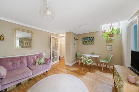 2 bedroom apartment to rent, Miranda Road London N19