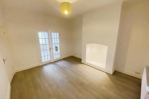 2 bedroom terraced house to rent, Gladstone Road, Altrincham, Greater Manchester, WA14