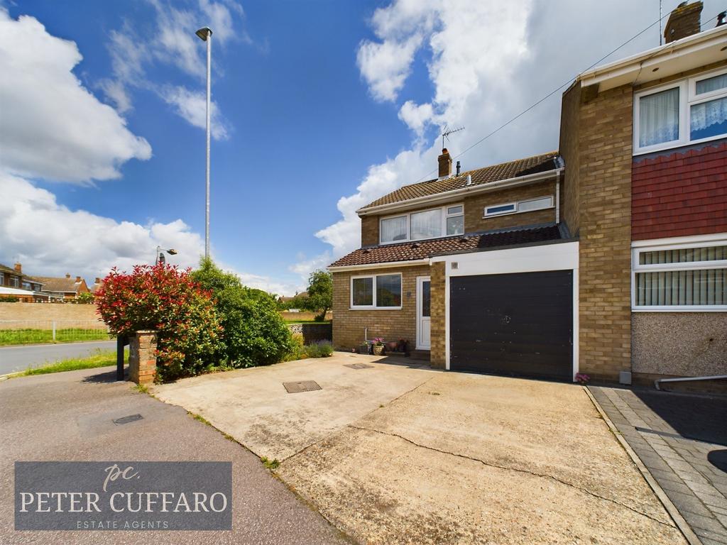 Hoddesdon, Hoddesdon EN11 3 bed end of terrace house for sale £490,000