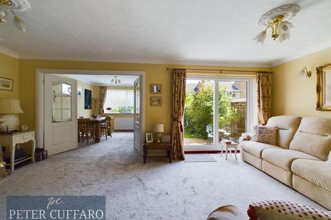 3 bedroom end of terrace house for sale, Newton Close, Hoddesdon EN11