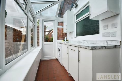 2 bedroom bungalow for sale, Walmer Road, Reading RG5