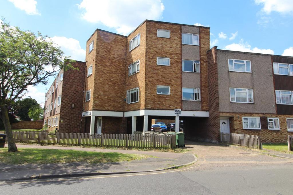 Leighton Court, Cheshunt 2 bed to rent £1,550 pcm (£358 pw)