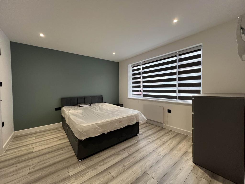 Hayhurst Road, Luton LU4 House share £700 pcm (£162 pw)