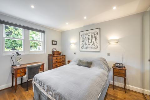 2 bedroom flat for sale, St. Augustines Road, London