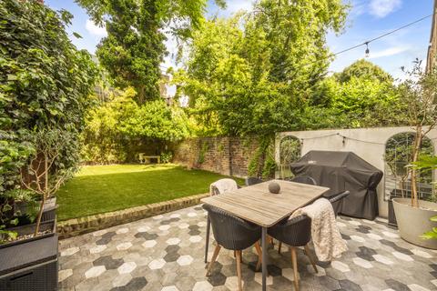 2 bedroom flat for sale, St. Augustines Road, London