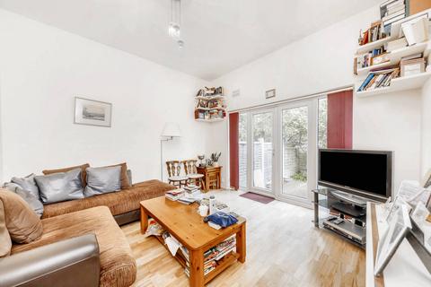 2 bedroom ground floor flat to rent, Sunningfields Road, London NW4