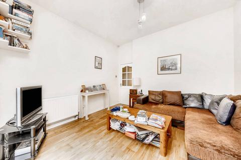 2 bedroom ground floor flat to rent, Sunningfields Road, London NW4