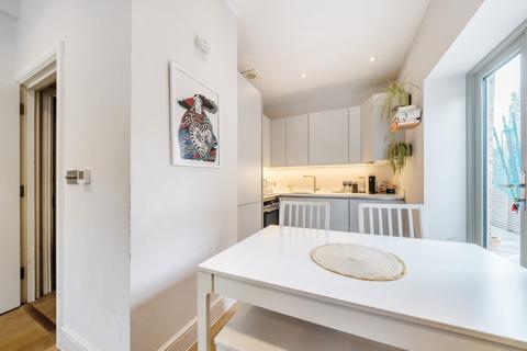 2 bedroom flat to rent, Culverden Road London SW12