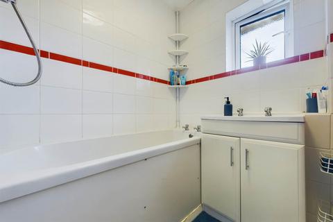 56 Lyne Way, Hemel Hempstead, HP1 3PN